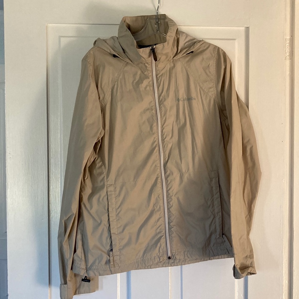 Columbia wind breaker